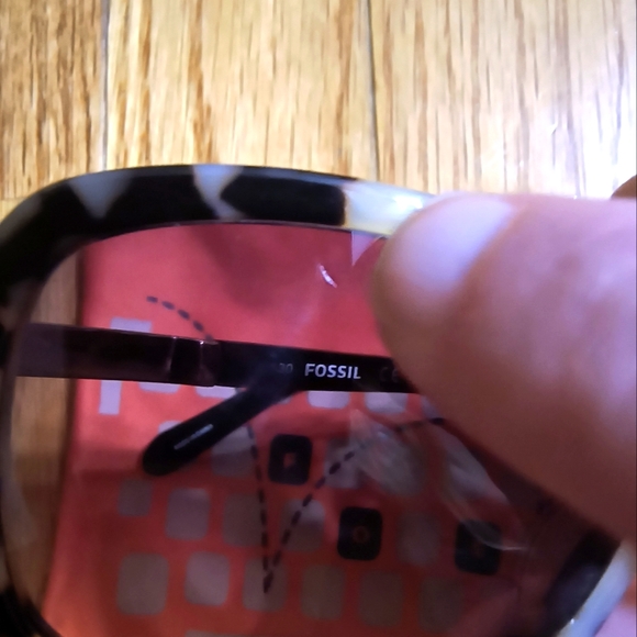 Fossil sunglasses, black and tan marbled with orange carrying case - Picture 3 of 10